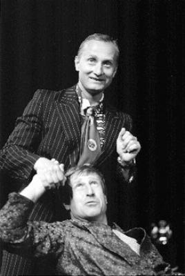 Divadlo bez z�bradl�: Blbec k ve�e�i