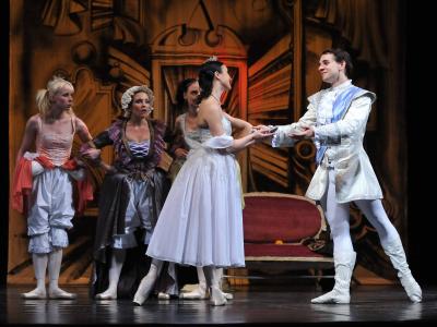 Margarita Ple�kov� (Popelka), Pavel Eneke� (Princ)