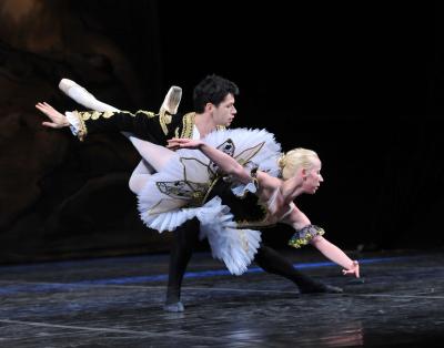 Petr Popovsk� (Basil), Michaela Proch�zkov� (Kitri)