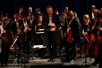 Orchestr Severo�esk� divadlo, dirigent Milo� Form��ek