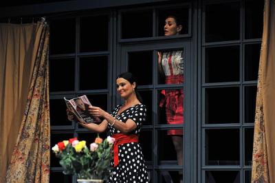 Vztahy na �rovni, spole�nost H�ta