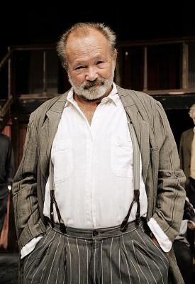 Divadlo bez z�brad�: Bez roucha