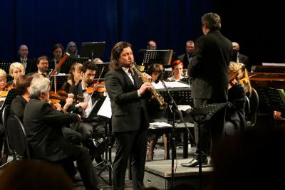 Felix Slov��ek jr. a orchestr Severo�esk�ho divadla, dirigent: M.Form��ek